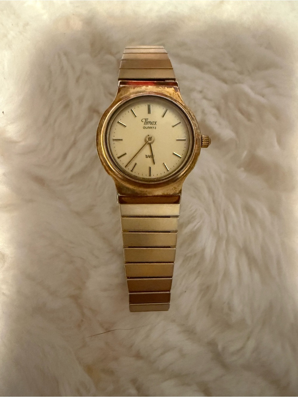 Vintage Timex Quartz Gold Tone Stretch Band Watch | Water Resistant | battery?